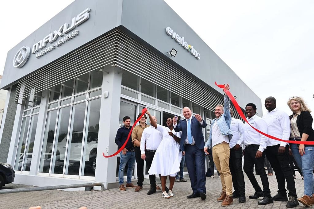 Alderman James Vos, Mayoral Committee Member for Economic Growth, cuts the ribbon at the opening of the Everlectric facility in Paarden Eiland.
