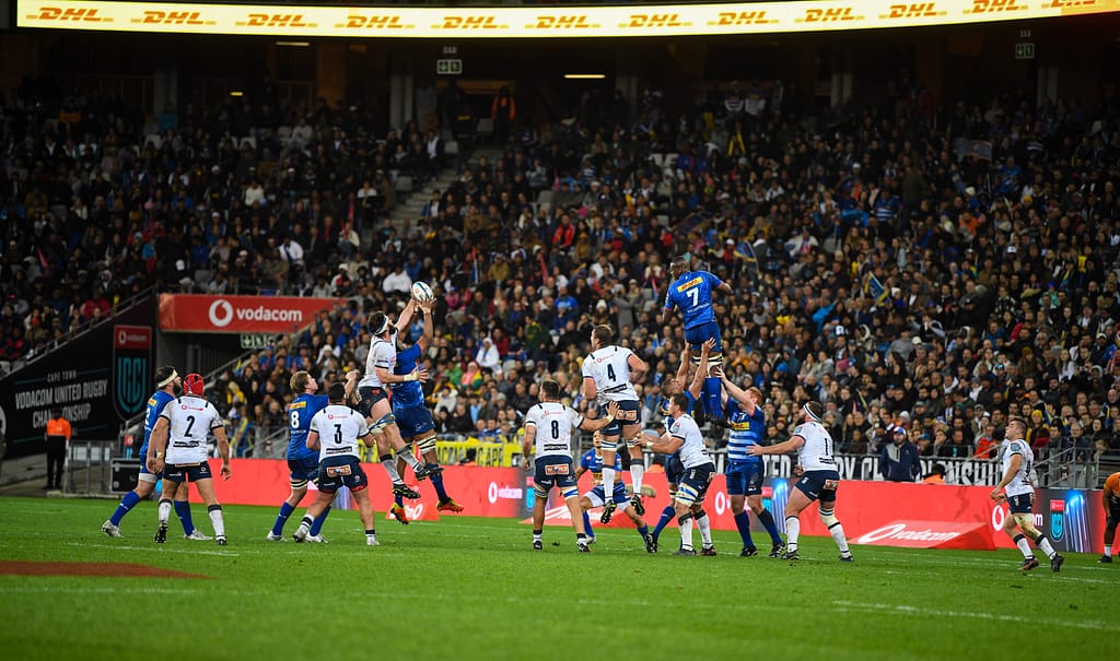 DHL Stormers and Vodacom Bulls players go for a lineout during the URC Final in 2022